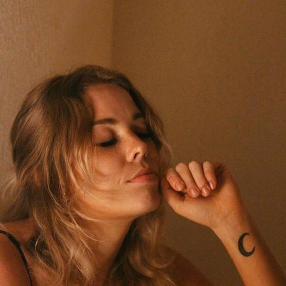 Meet your Posher, Gillian ๐ฆ - Picture 1 of 2